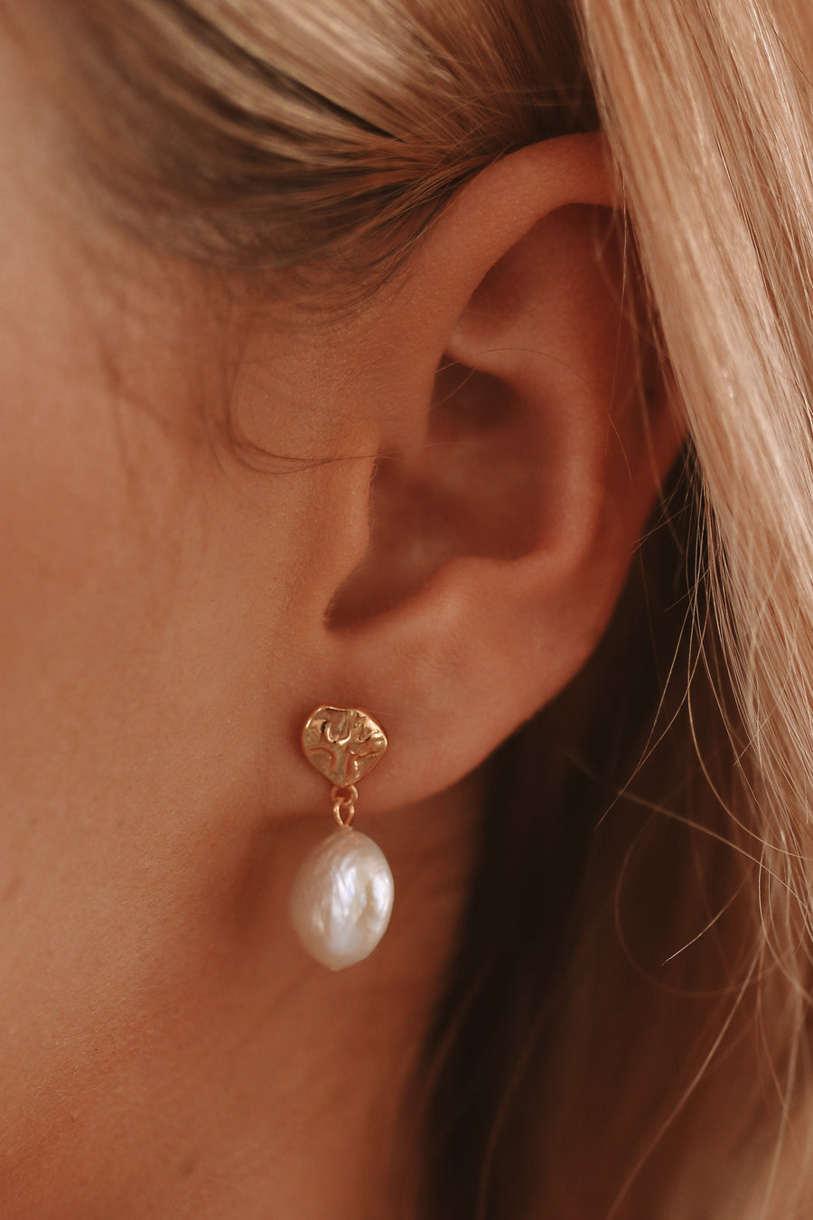 Jordy - Sterling Silver Pearl Stud Earrings